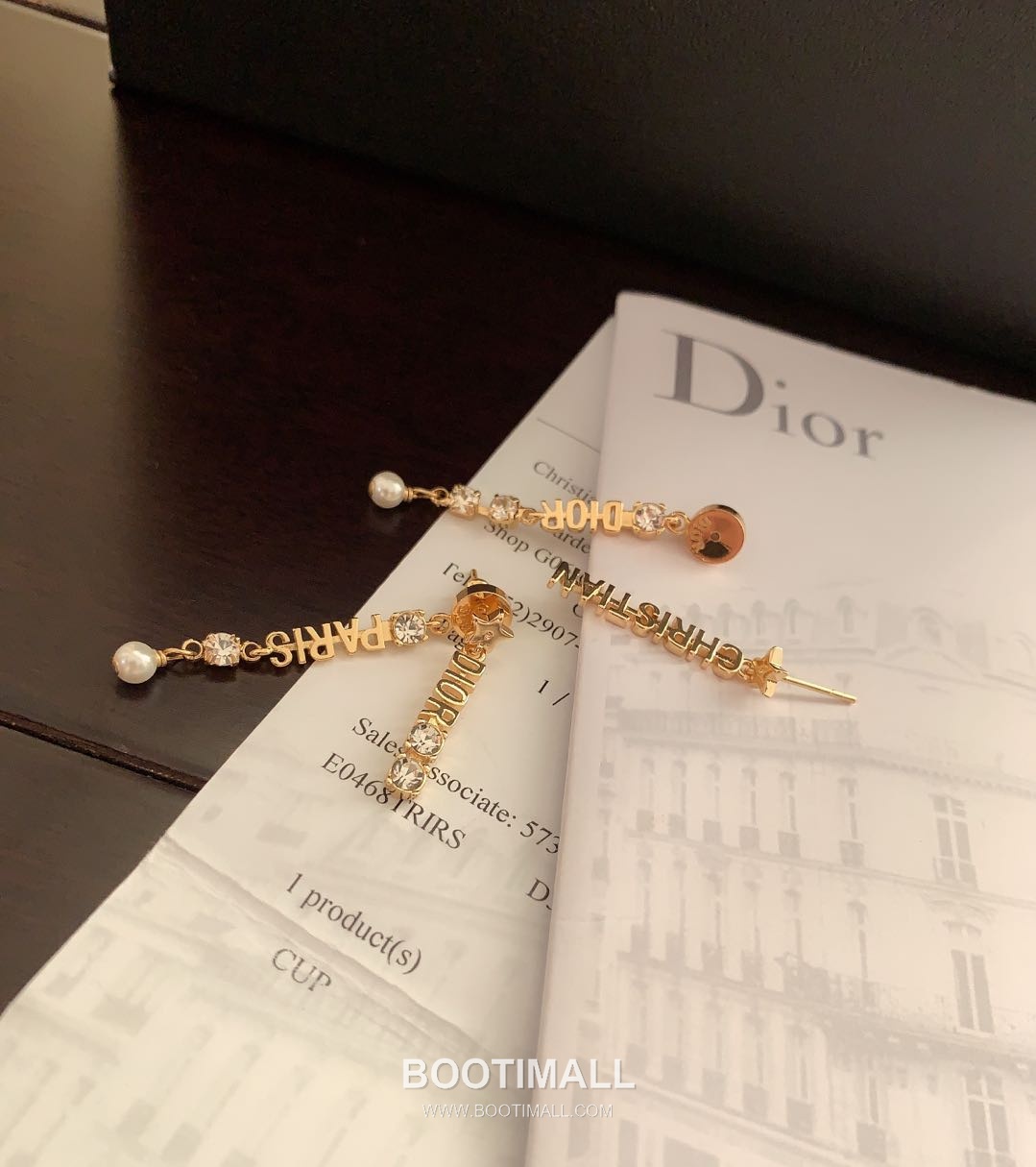 Dior Logo Letter Brass Earring with Minimal Motif 디올 로고 레터 황동 이어링 미니멀 모티프 1.5cm 5