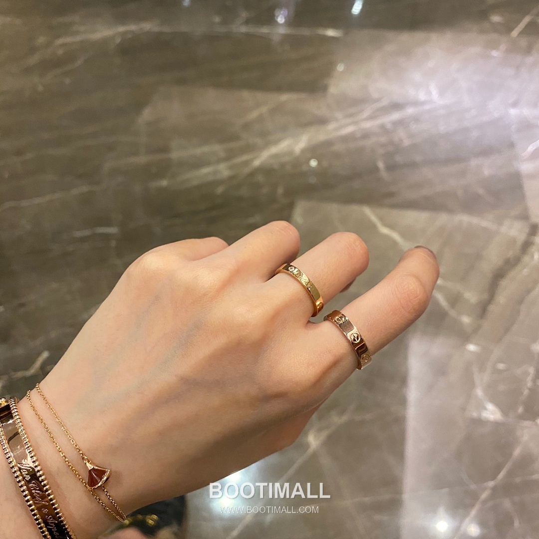 Van Cleef & Arpels Signature Brass Gold Plated Bracelet with Logo Motif 반클리프아펠 시그니처 황동 골드도금 브레이슬릿 로고 모티프 17cm 4