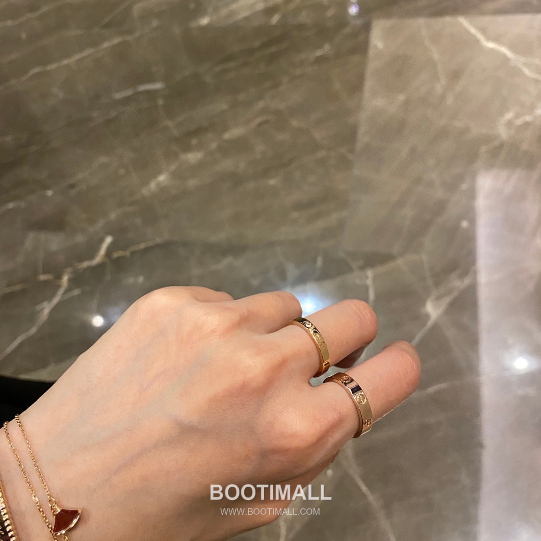 Van Cleef & Arpels Signature Brass Gold Plated Bracelet with Logo Motif 반클리프아펠 시그니처 황동 골드도금 브레이슬릿 로고 모티프 17cm 6