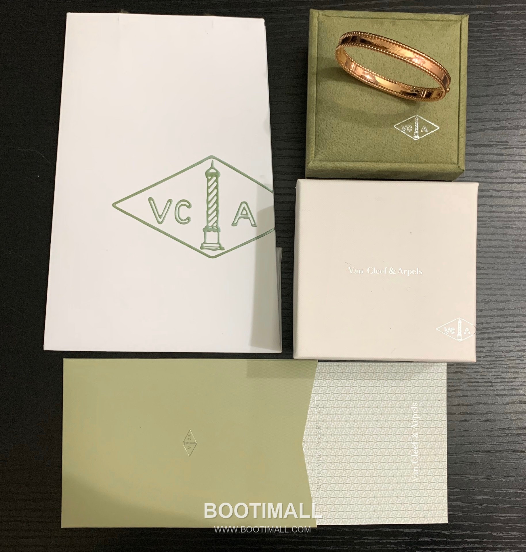 Van Cleef & Arpels Signature Brass Gold Plated Bracelet with Logo Motif 반클리프아펠 시그니처 황동 골드도금 브레이슬릿 로고 모티프 17cm 10