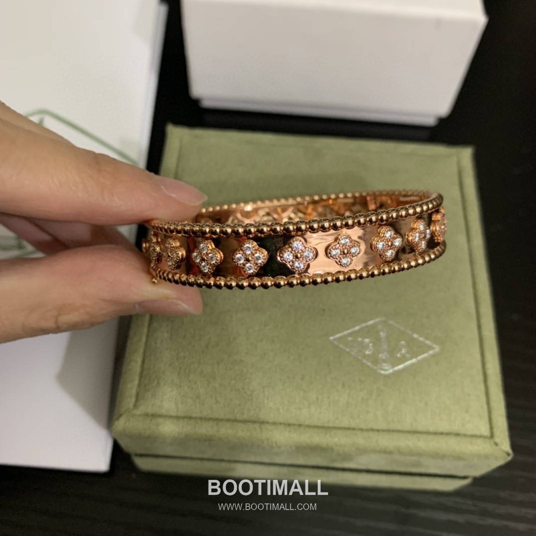 Van Cleef & Arpels Kaleidoscope Clover Brass Gold Plated Bracelet with Alhambra Motif 반클리프아펠 칼레이도스코프 클로버 황동 골드도금 브레이슬릿 알함브라 모티프 17cm 12