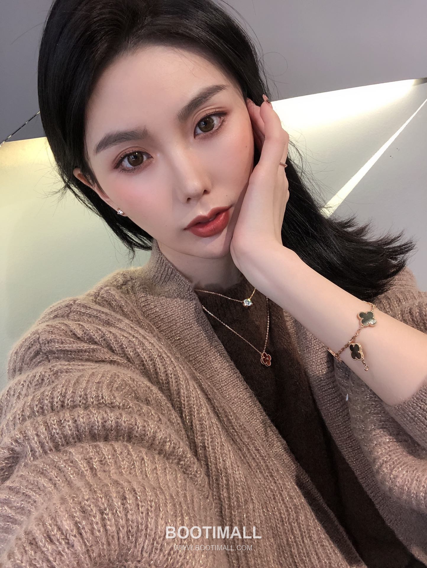 Cartier Horn Curve Sterling Silver 925 Crystal Stud Earring with Solitaire Setting 까르띠에 혼 커브 스털링 실버 925 크리스탈 스터드 이어링 솔리테어 세팅 1cm 7