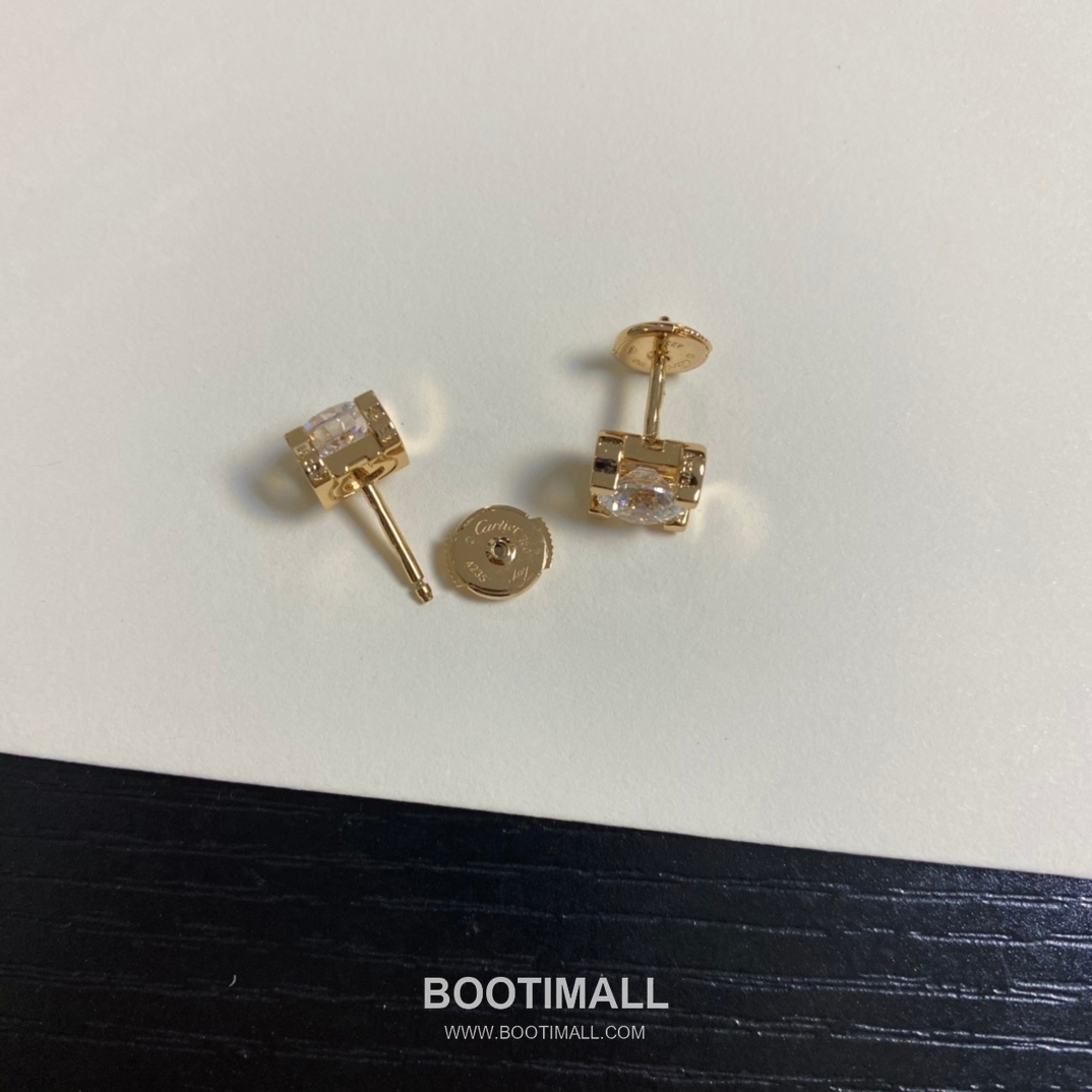 Cartier Horn Curve Sterling Silver 925 Crystal Stud Earring with Solitaire Setting 까르띠에 혼 커브 스털링 실버 925 크리스탈 스터드 이어링 솔리테어 세팅 1cm 15