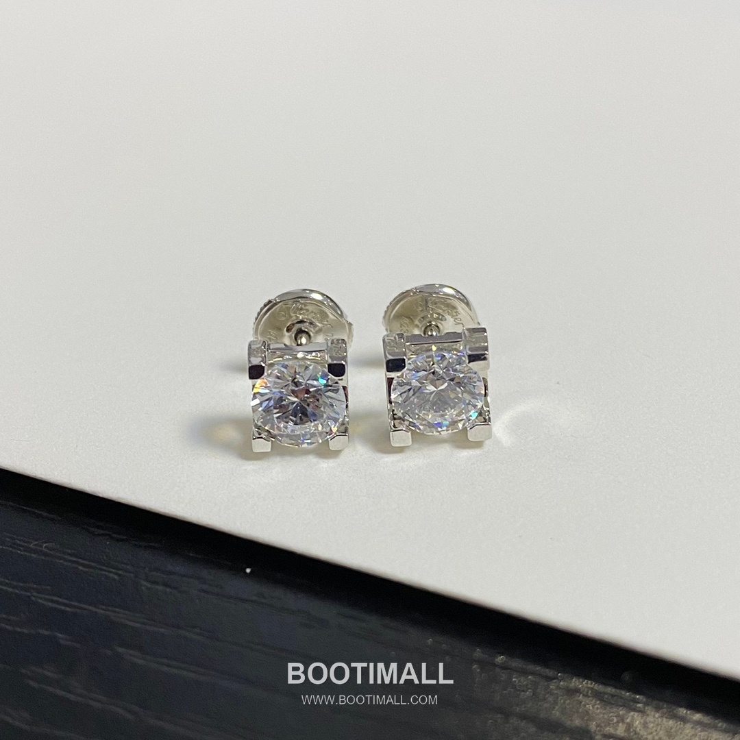 Cartier Horn Curve Sterling Silver 925 Crystal Stud Earring with Solitaire Setting 까르띠에 혼 커브 스털링 실버 925 크리스탈 스터드 이어링 솔리테어 세팅 1cm 21