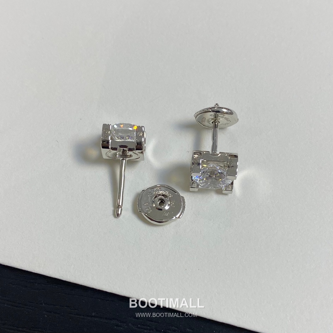 Cartier Horn Curve Sterling Silver 925 Crystal Stud Earring with Solitaire Setting 까르띠에 혼 커브 스털링 실버 925 크리스탈 스터드 이어링 솔리테어 세팅 1cm 24