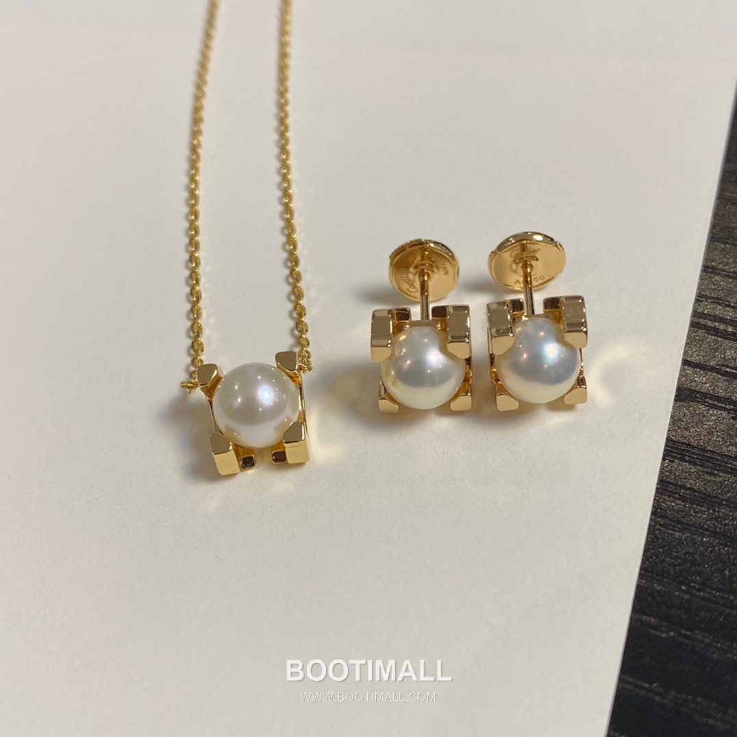 Cartier Horn Pearl Sterling Silver 925 Stud Earring with Akoya Pearl 까르띠에 혼 펄 스털링 실버 925 스터드 이어링 아코야 진주 1cm 10