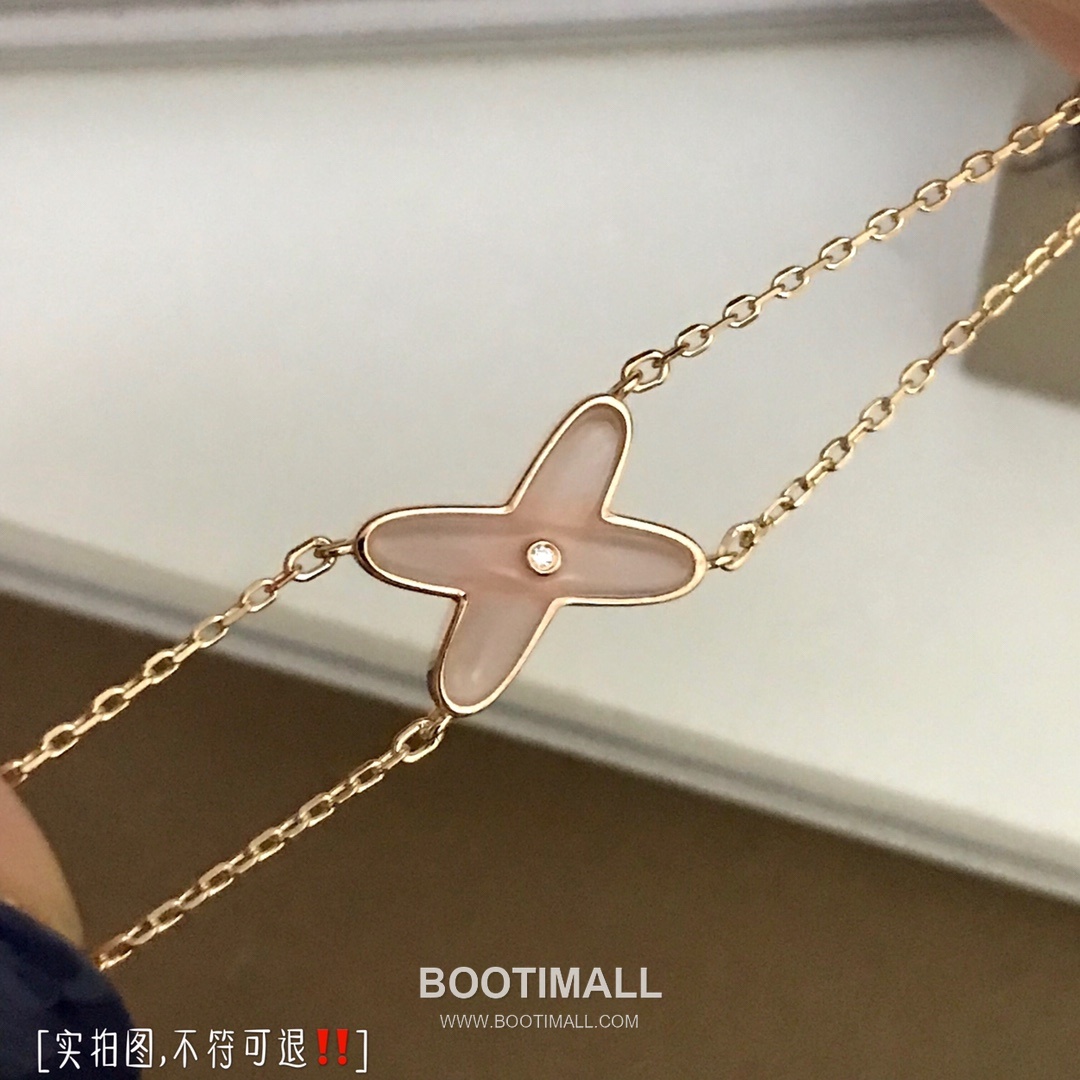 Chaumet Liens Sterling Silver 925 Bracelet with Cross Motif and Natural Shell 쇼메 리앙 스털링 실버 925 브레이슬릿 크로스 모티프 내추럴 쉘 2