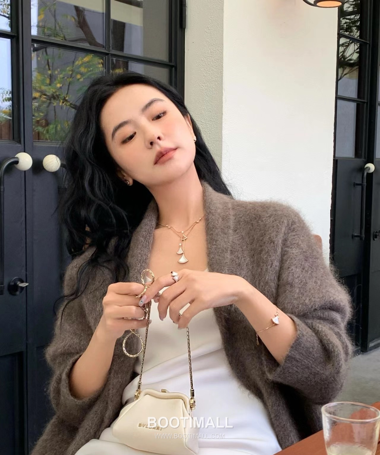 Bvlgari Divas' Dream Brass Gold Plated Necklace with Fan Pendant and Mother of Pearl 불가리 디바스 드림 황동 베이스 금도금 네클리스 팬 펜던트 자개 4