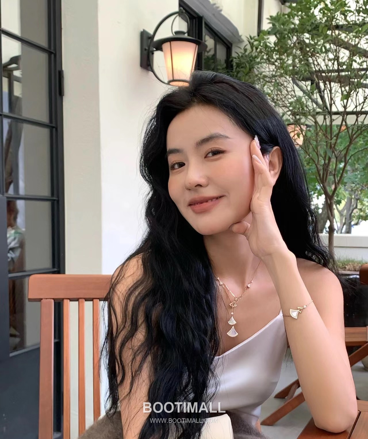 Bvlgari Divas' Dream Brass Gold Plated Necklace with Fan Pendant and Mother of Pearl 불가리 디바스 드림 황동 베이스 금도금 네클리스 팬 펜던트 자개 6