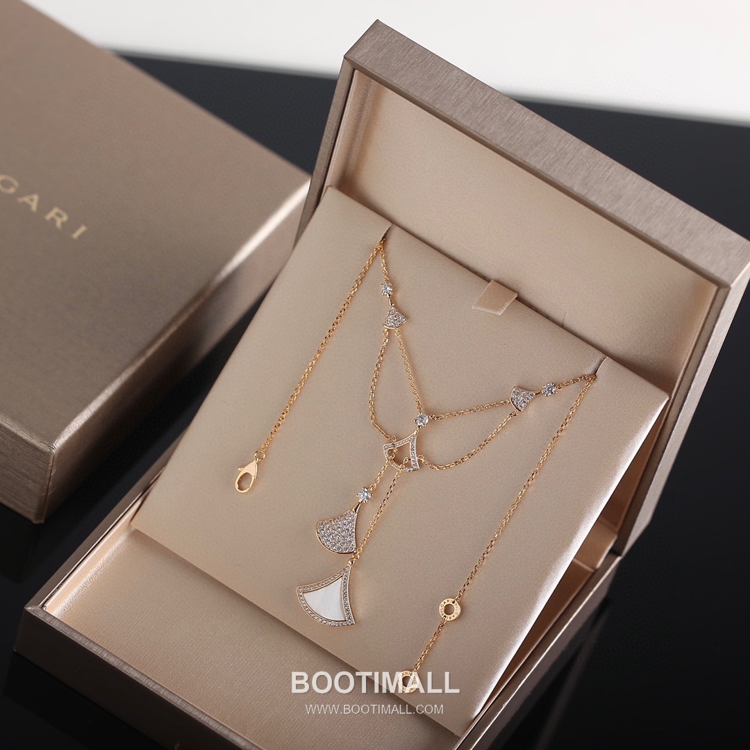 Bvlgari Divas' Dream Brass Gold Plated Necklace with Fan Pendant and Mother of Pearl 불가리 디바스 드림 황동 베이스 금도금 네클리스 팬 펜던트 자개 10