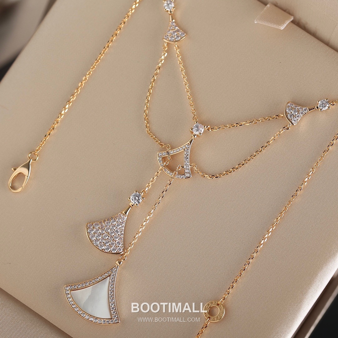 Bvlgari Divas' Dream Brass Gold Plated Necklace with Fan Pendant and Mother of Pearl 불가리 디바스 드림 황동 베이스 금도금 네클리스 팬 펜던트 자개 11