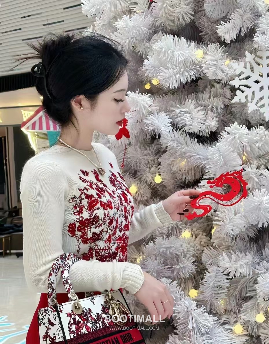 Dior Brass Gold Plated Necklace with Heart Pendant Pearl Enamel Butterfly 디올 황동 베이스 금도금 네클리스 하트 펜던트 진주 에나멜 버터플라이 5