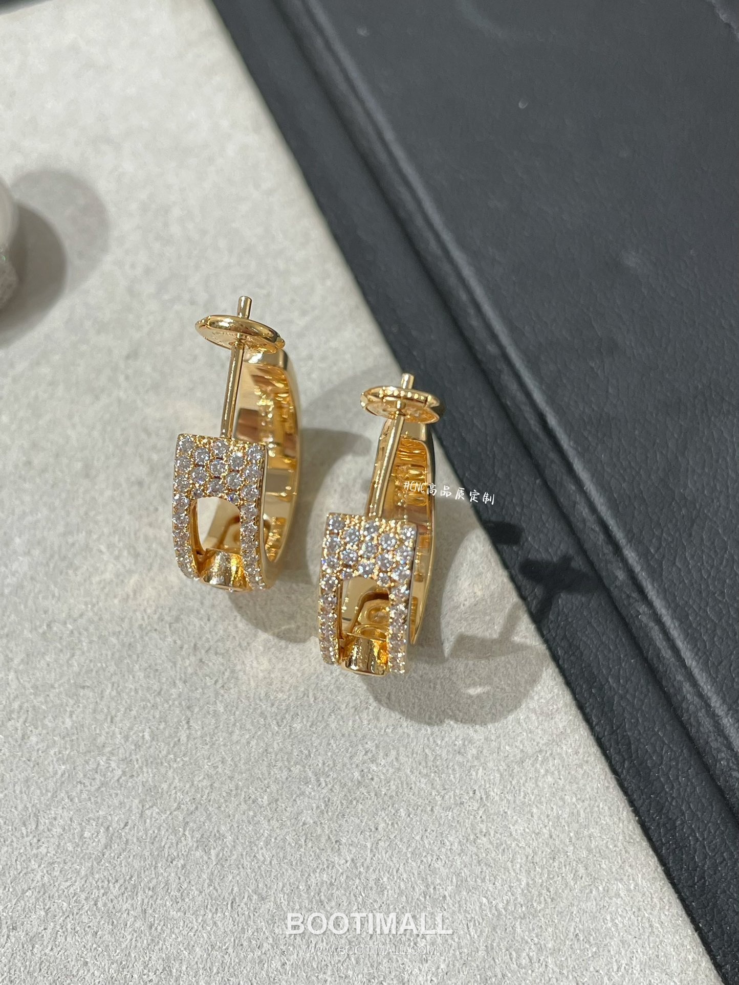 Messika Move Brass Gold Plated Earring with Moving Diamond Hoop 메시카 무브 황동 베이스 금도금 이어링 무빙 다이아 후프 4