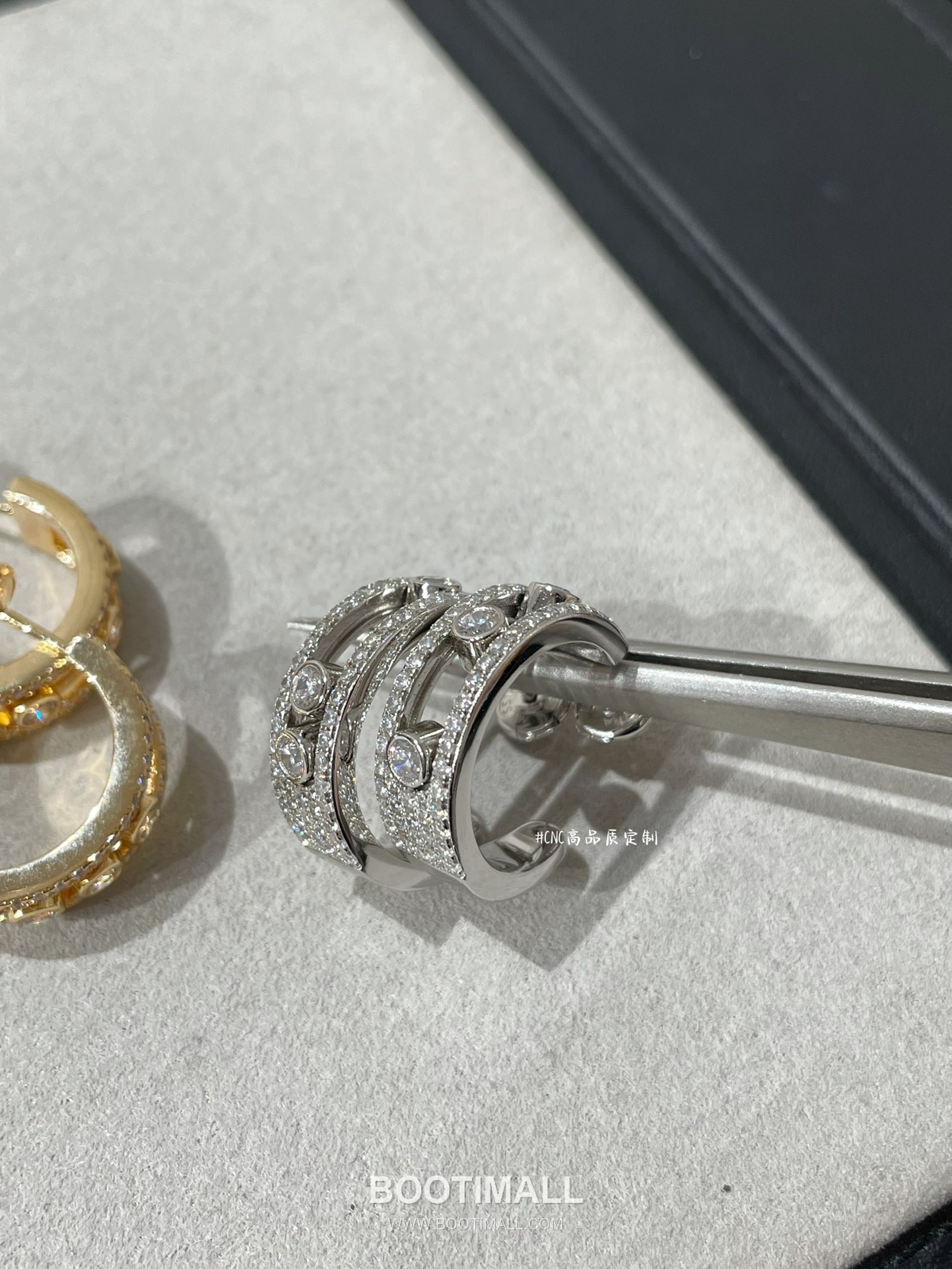 Messika Move Brass Gold Plated Earring with Moving Diamond Hoop 메시카 무브 황동 베이스 금도금 이어링 무빙 다이아 후프 5