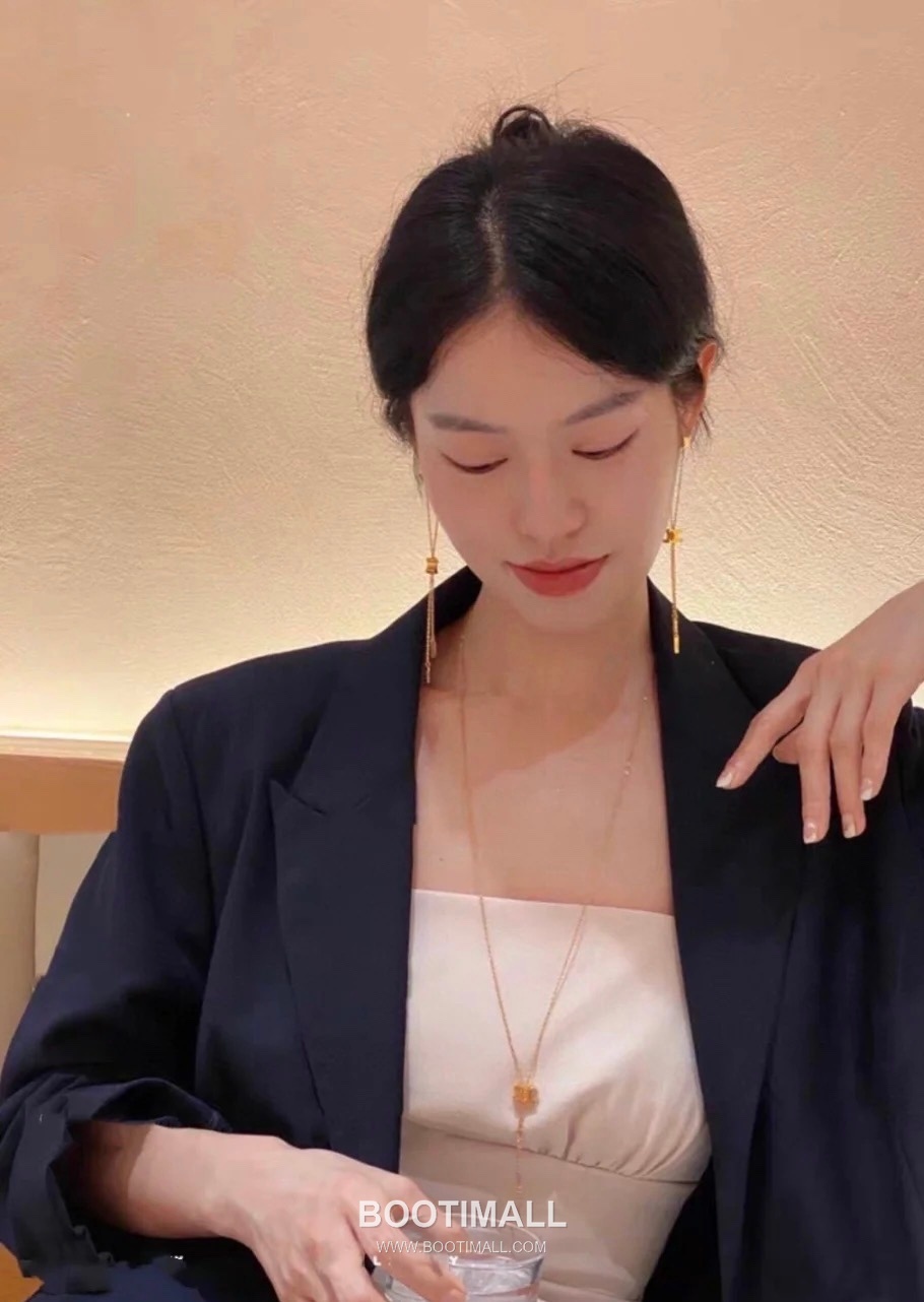 Celine Triomphe Brass Gold Plated Necklace with Logo Pendant Adjustable Chain 셀린느 트리옹프 황동 베이스 금도금 네클리스 로고 펜던트 어저스터블 체인 6