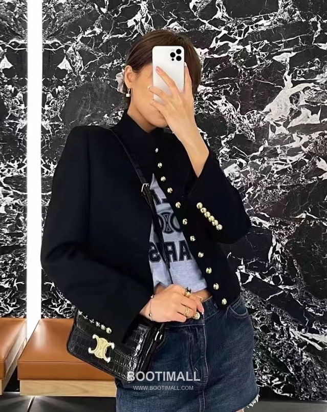 Celine Triomphe Brass Gold Plated Necklace with Enamel Square Pendant 셀린느 트리옹프 황동 베이스 금도금 네클리스 에나멜 스퀘어 펜던트 1