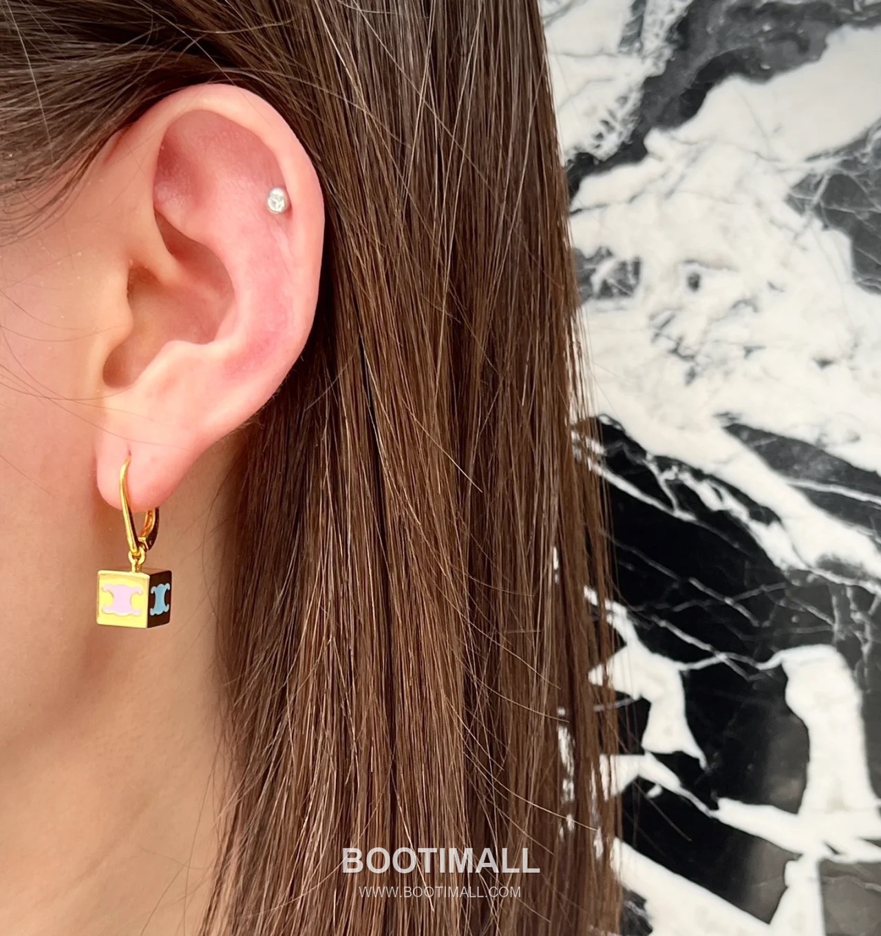 Celine Triomphe Brass Gold Plated Necklace with Enamel Square Pendant 셀린느 트리옹프 황동 베이스 금도금 네클리스 에나멜 스퀘어 펜던트 2