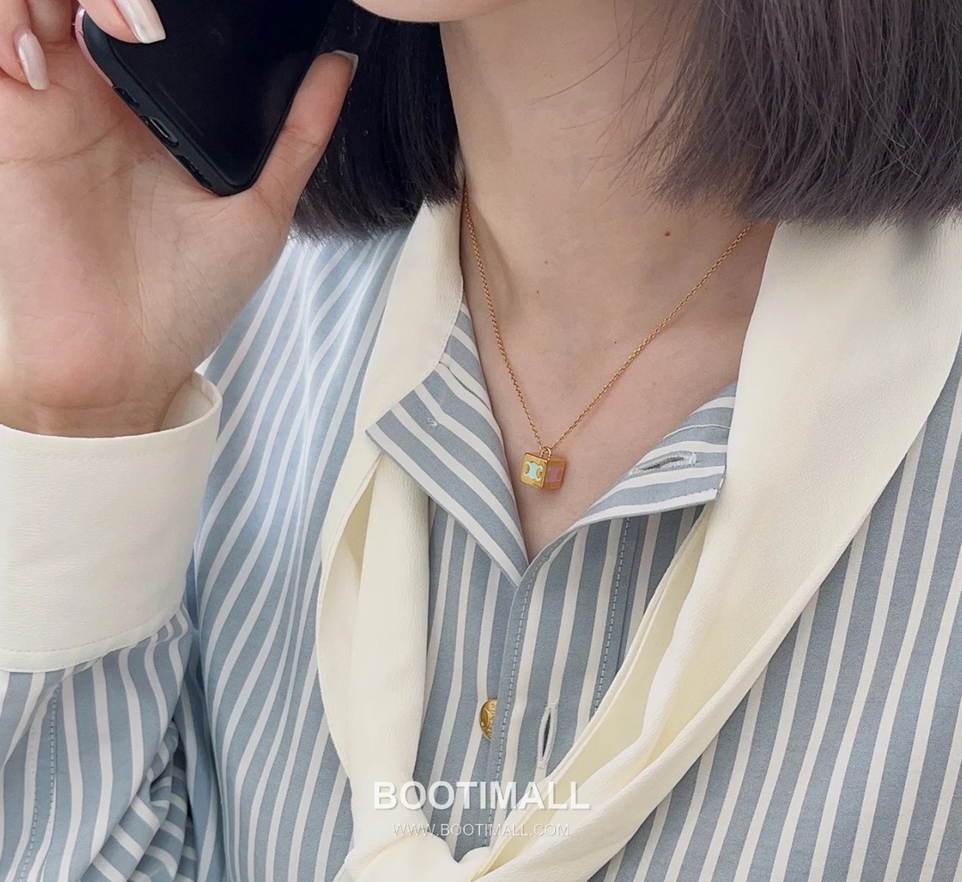 Celine Triomphe Brass Gold Plated Necklace with Enamel Square Pendant 셀린느 트리옹프 황동 베이스 금도금 네클리스 에나멜 스퀘어 펜던트 3
