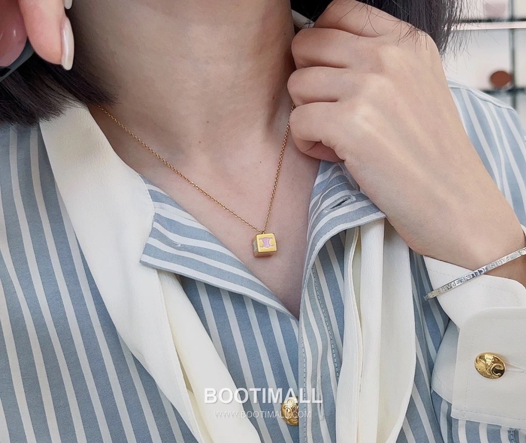 Celine Triomphe Brass Gold Plated Necklace with Enamel Square Pendant 셀린느 트리옹프 황동 베이스 금도금 네클리스 에나멜 스퀘어 펜던트 5