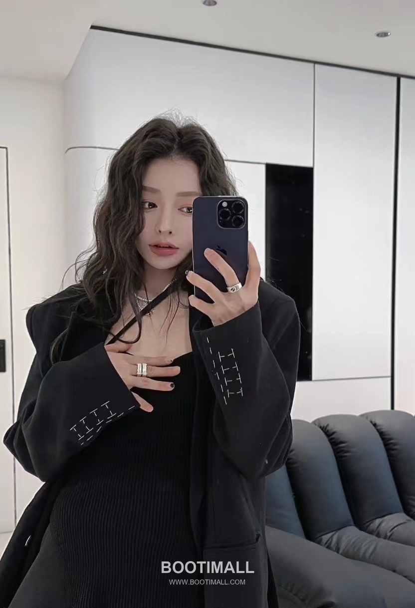 Celine Triomphe Brass Gold Plated Necklace with Double Logo Pendant Full Crystal 셀린느 트리옹프 황동 베이스 금도금 네클리스 더블 로고 펜던트 풀 크리스탈 5