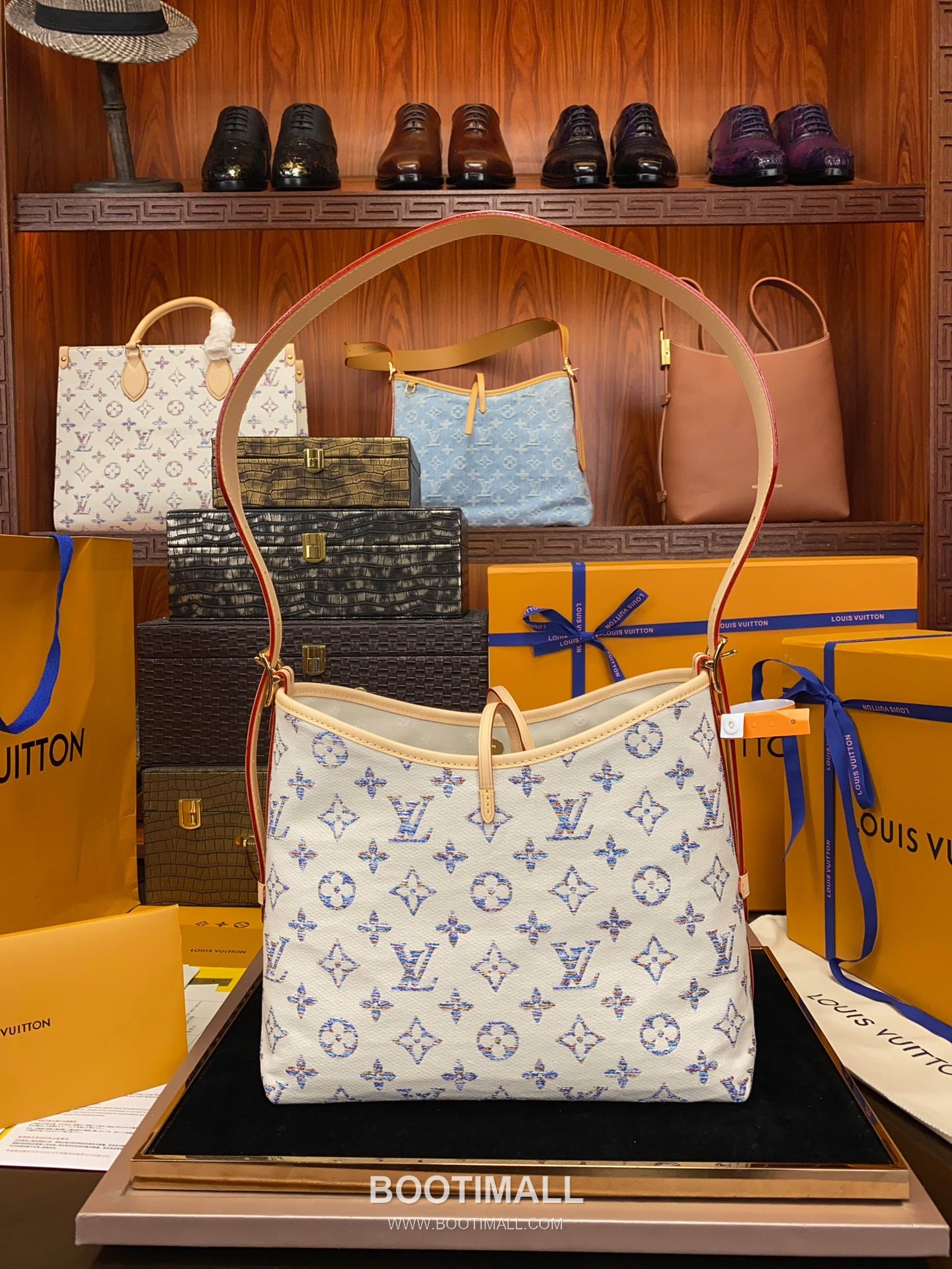 Louis Vuitton CarryAll PM Monogram Jacquard Textile Leather Trim Tote Bag with Gradient Pattern Mirror Charm 루이비통 캐리올 PM 자카드 텍스타일 레더 트림 토트백 그라데이션 미러 참 M24707 29cm 13