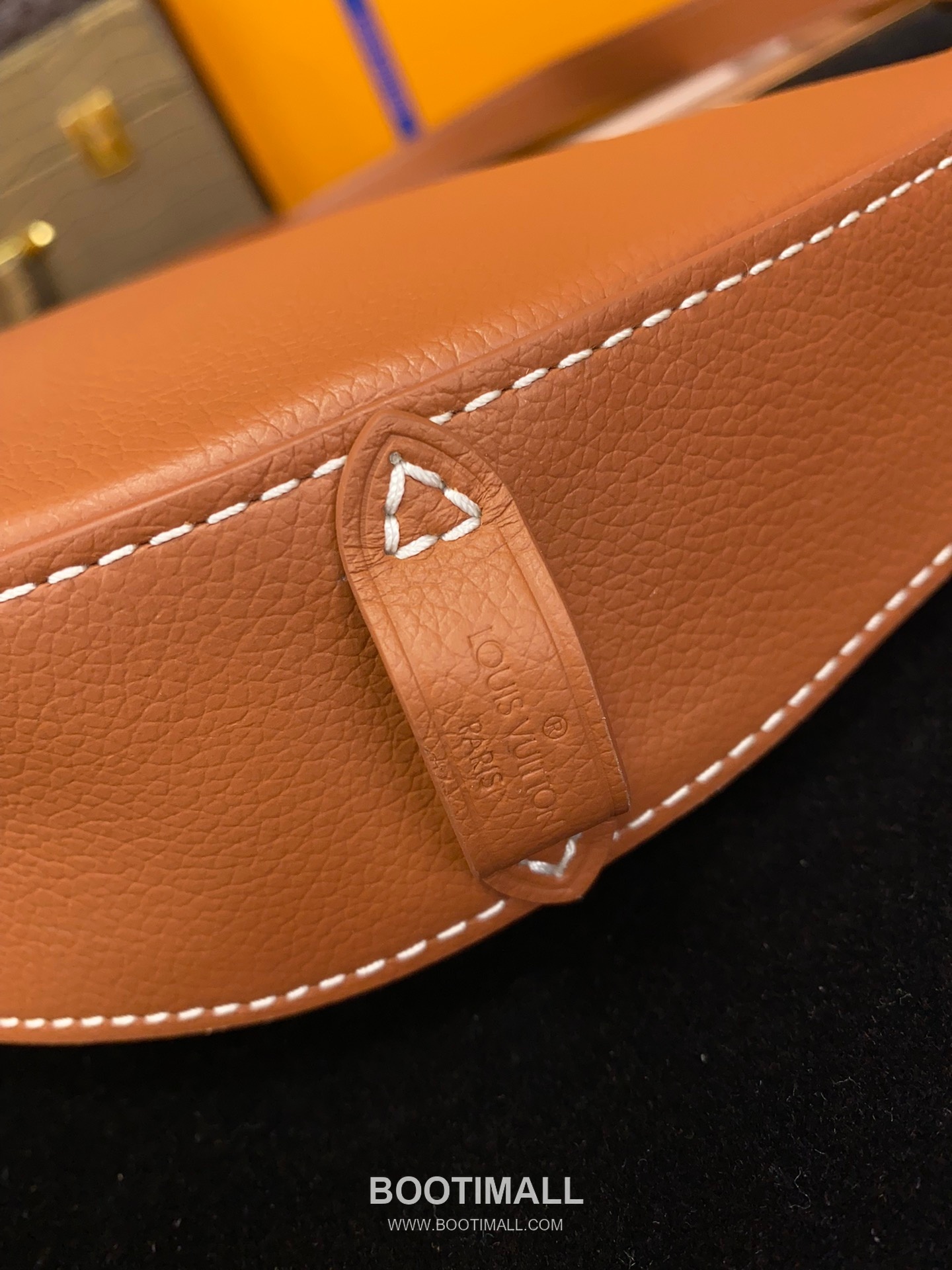 Louis Vuitton Low Key Bumbag Calfskin Leather Crossbody Bag with Zip Pocket Lock Detail 루이비통 로우키 범백 카프스킨 크로스백 지퍼 포켓 락 디테일 M83546 28cm 9