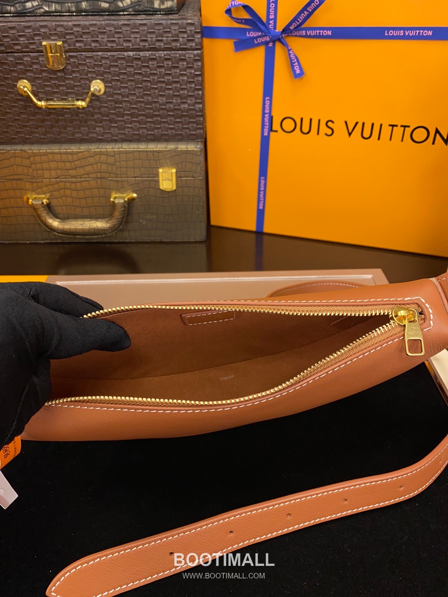 Louis Vuitton Low Key Bumbag Calfskin Leather Crossbody Bag with Zip Pocket Lock Detail 루이비통 로우키 범백 카프스킨 크로스백 지퍼 포켓 락 디테일 M83546 28cm 11