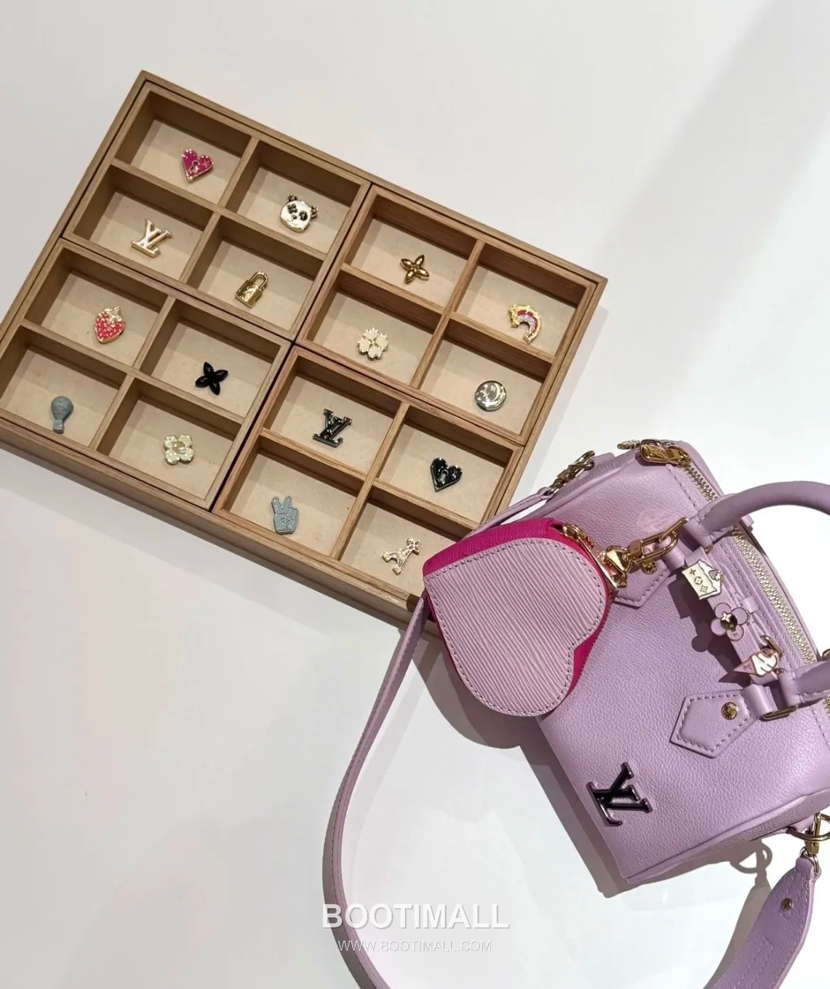 Louis Vuitton Speedy 18 Calfskin Leather Mini Boston Bag with Strap Charm Detail 루이비통 스피디18 카프스킨 미니 보스턴백 스트랩 참 디테일 M24598 18cm 1