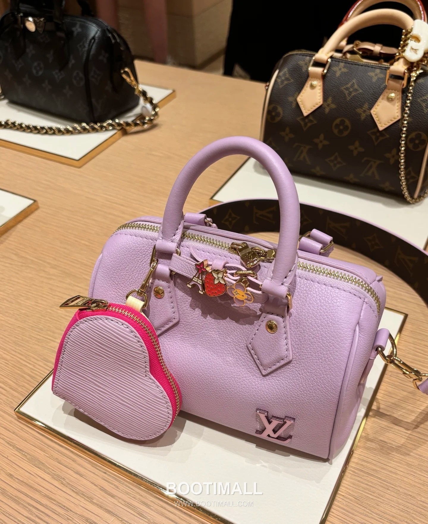 Louis Vuitton Speedy 18 Calfskin Leather Mini Boston Bag with Strap Charm Detail 루이비통 스피디18 카프스킨 미니 보스턴백 스트랩 참 디테일 M24598 18cm 6