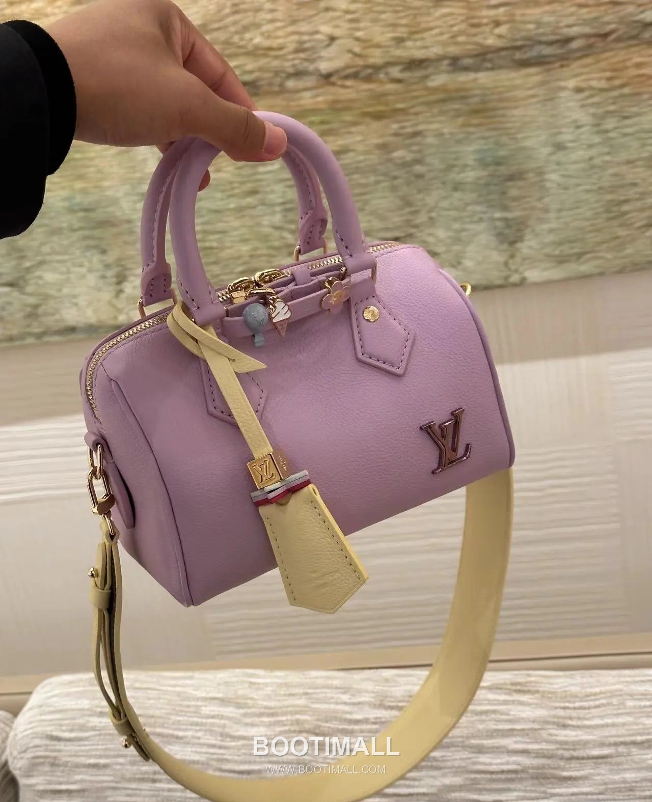 Louis Vuitton Speedy 18 Calfskin Leather Mini Boston Bag with Strap Charm Detail 루이비통 스피디18 카프스킨 미니 보스턴백 스트랩 참 디테일 M24598 18cm 7