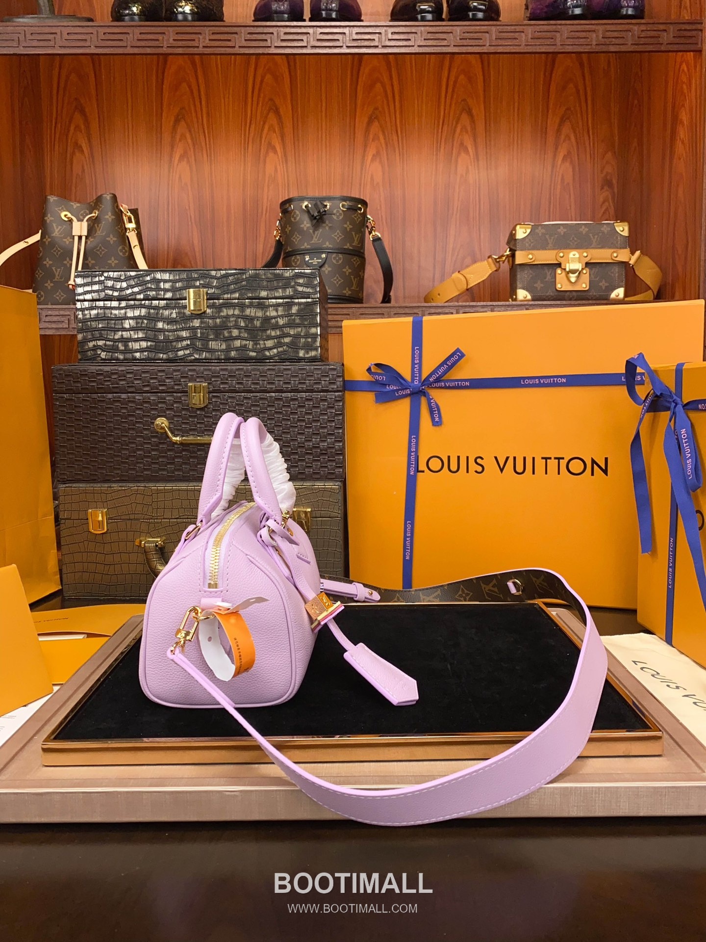 Louis Vuitton Speedy 18 Calfskin Leather Mini Boston Bag with Strap Charm Detail 루이비통 스피디18 카프스킨 미니 보스턴백 스트랩 참 디테일 M24598 18cm 12