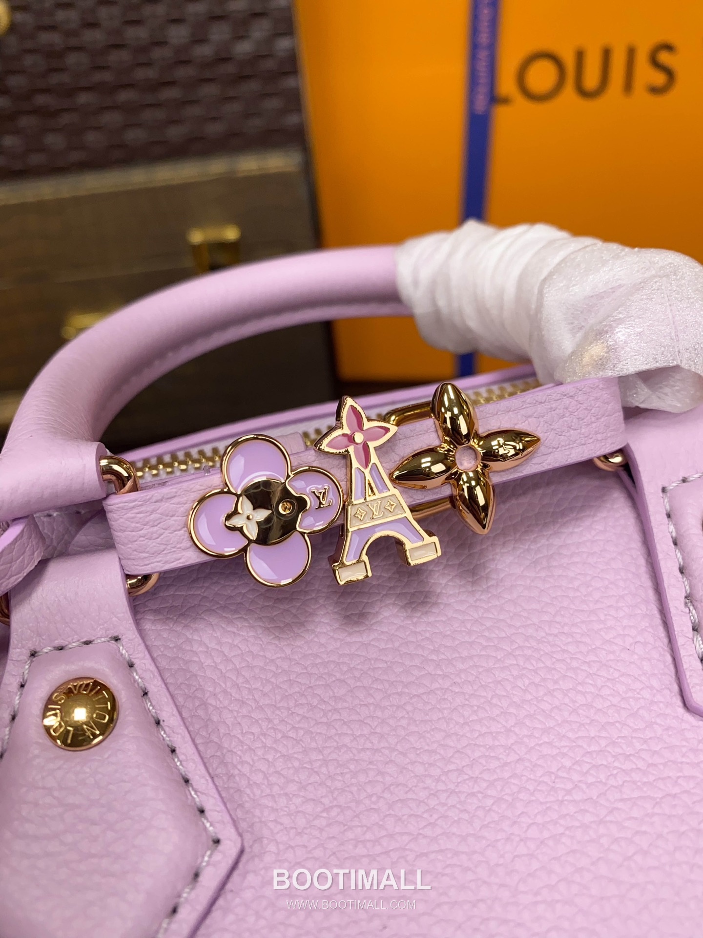Louis Vuitton Speedy 18 Calfskin Leather Mini Boston Bag with Strap Charm Detail 루이비통 스피디18 카프스킨 미니 보스턴백 스트랩 참 디테일 M24598 18cm 15