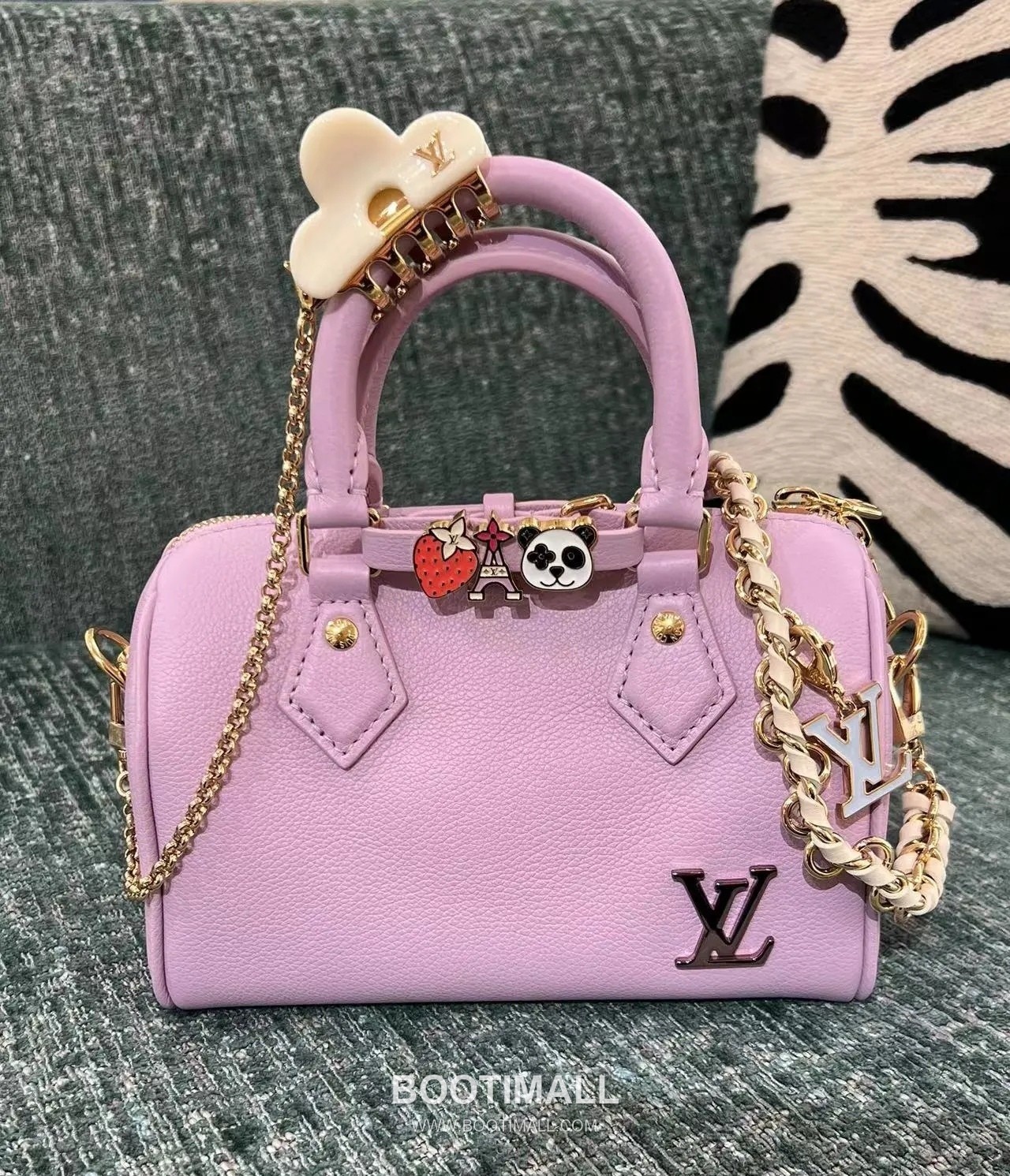 Louis Vuitton Speedy 18 Calfskin Leather Mini Boston Bag with Strap Charm Detail 루이비통 스피디18 카프스킨 미니 보스턴백 스트랩 참 디테일 M24598 18cm 19