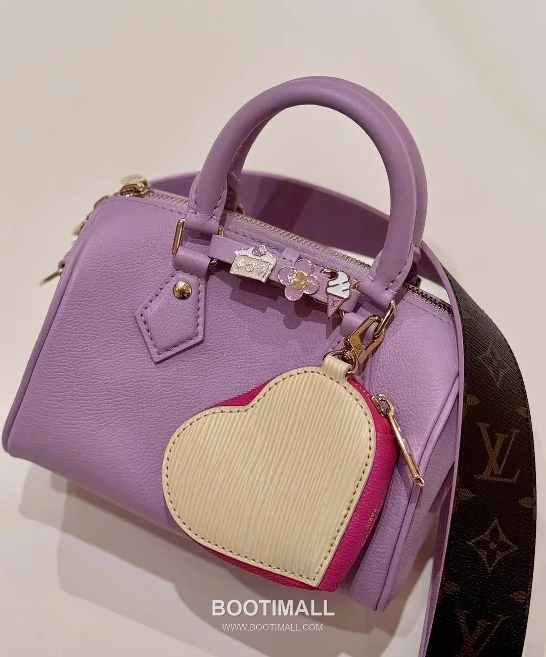 Louis Vuitton Speedy 18 Calfskin Leather Mini Boston Bag with Strap Charm Detail 루이비통 스피디18 카프스킨 미니 보스턴백 스트랩 참 디테일 M24598 18cm 20