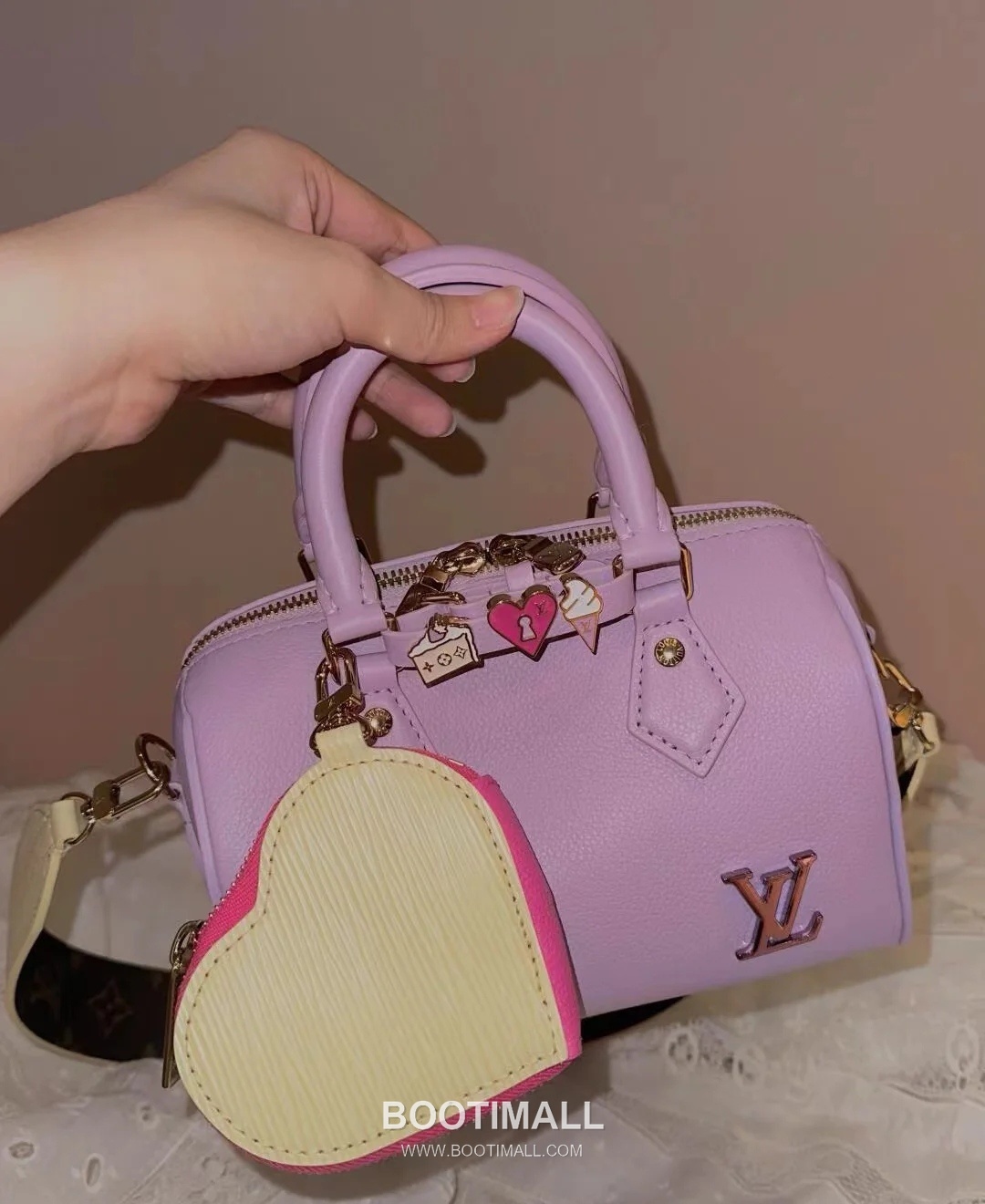 Louis Vuitton Speedy 18 Calfskin Leather Mini Boston Bag with Strap Charm Detail 루이비통 스피디18 카프스킨 미니 보스턴백 스트랩 참 디테일 M24598 18cm 22