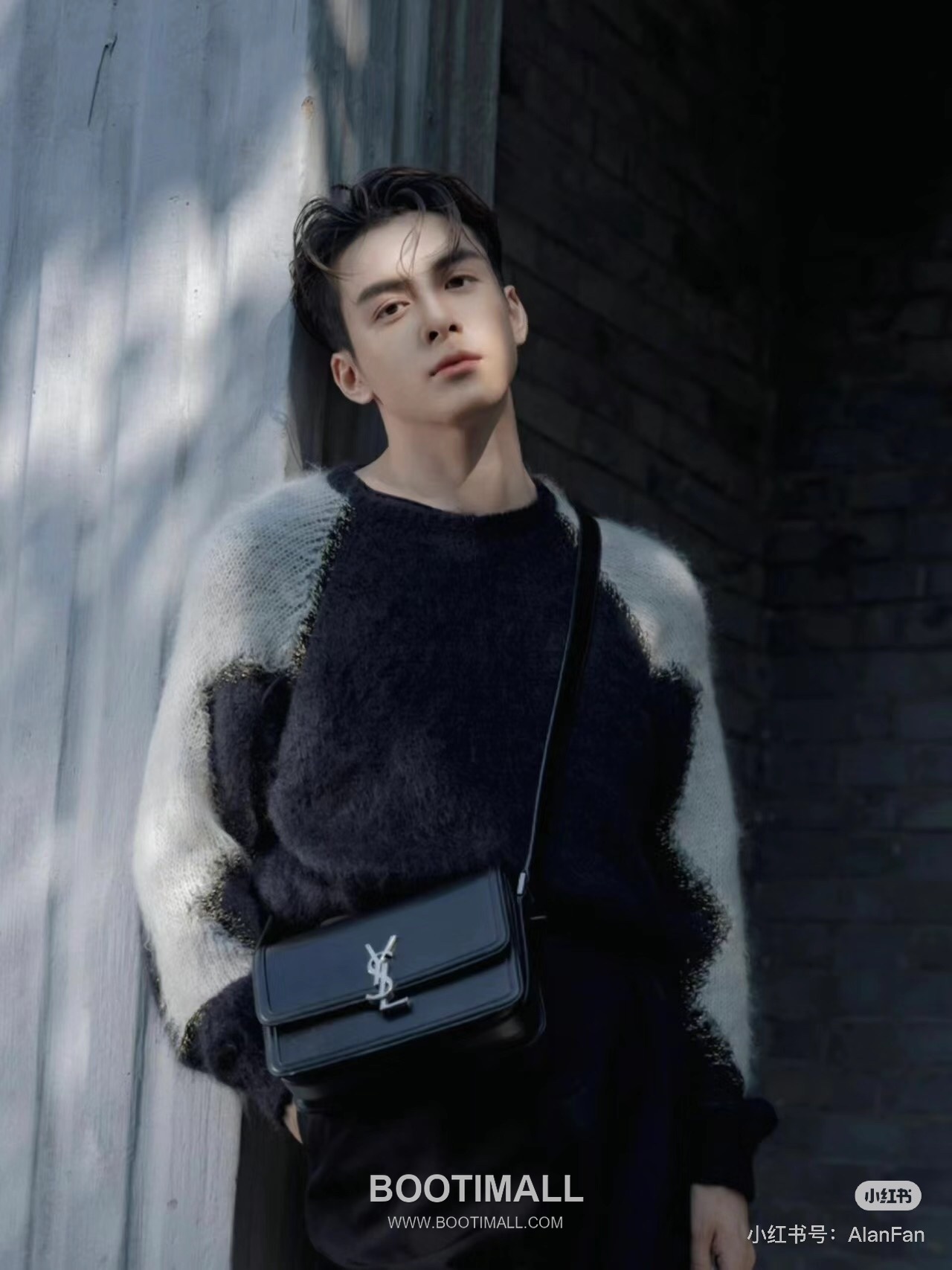 Saint Laurent Monogram Medium Grain Leather Flap Shoulder Bag with YSL Turn Lock 루이생로랑 모노그램 그레인 레더 플랩 숄더백 YSL 턴락 634305 23cm 1