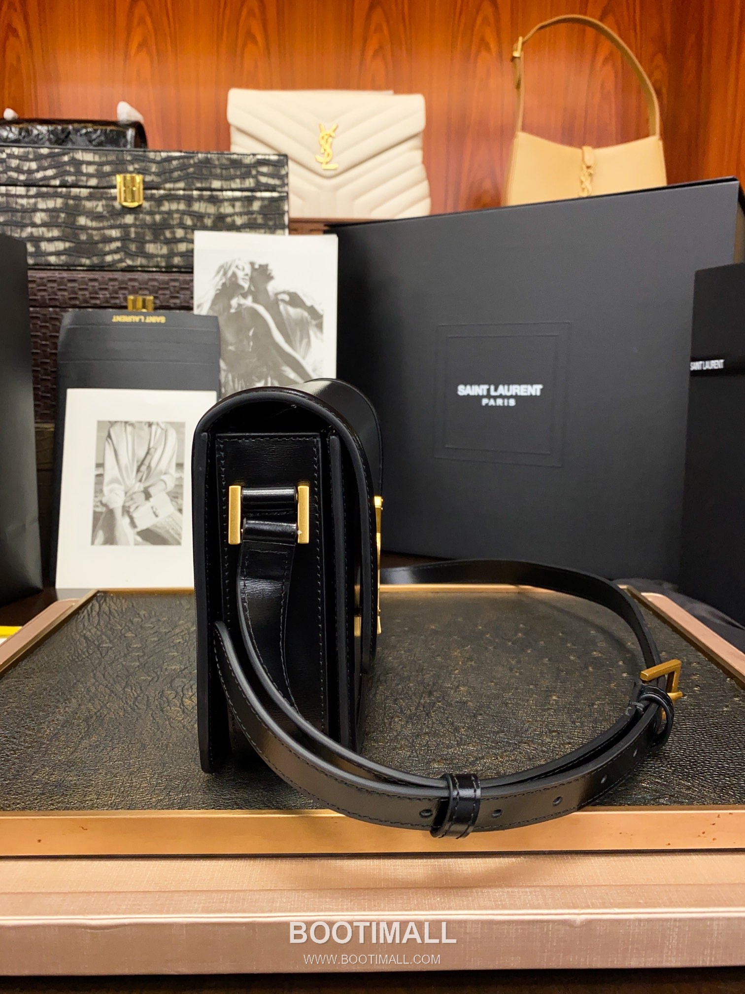 Saint Laurent Monogram Medium Grain Leather Flap Shoulder Bag with YSL Turn Lock 루이생로랑 모노그램 그레인 레더 플랩 숄더백 YSL 턴락 634305 23cm 11