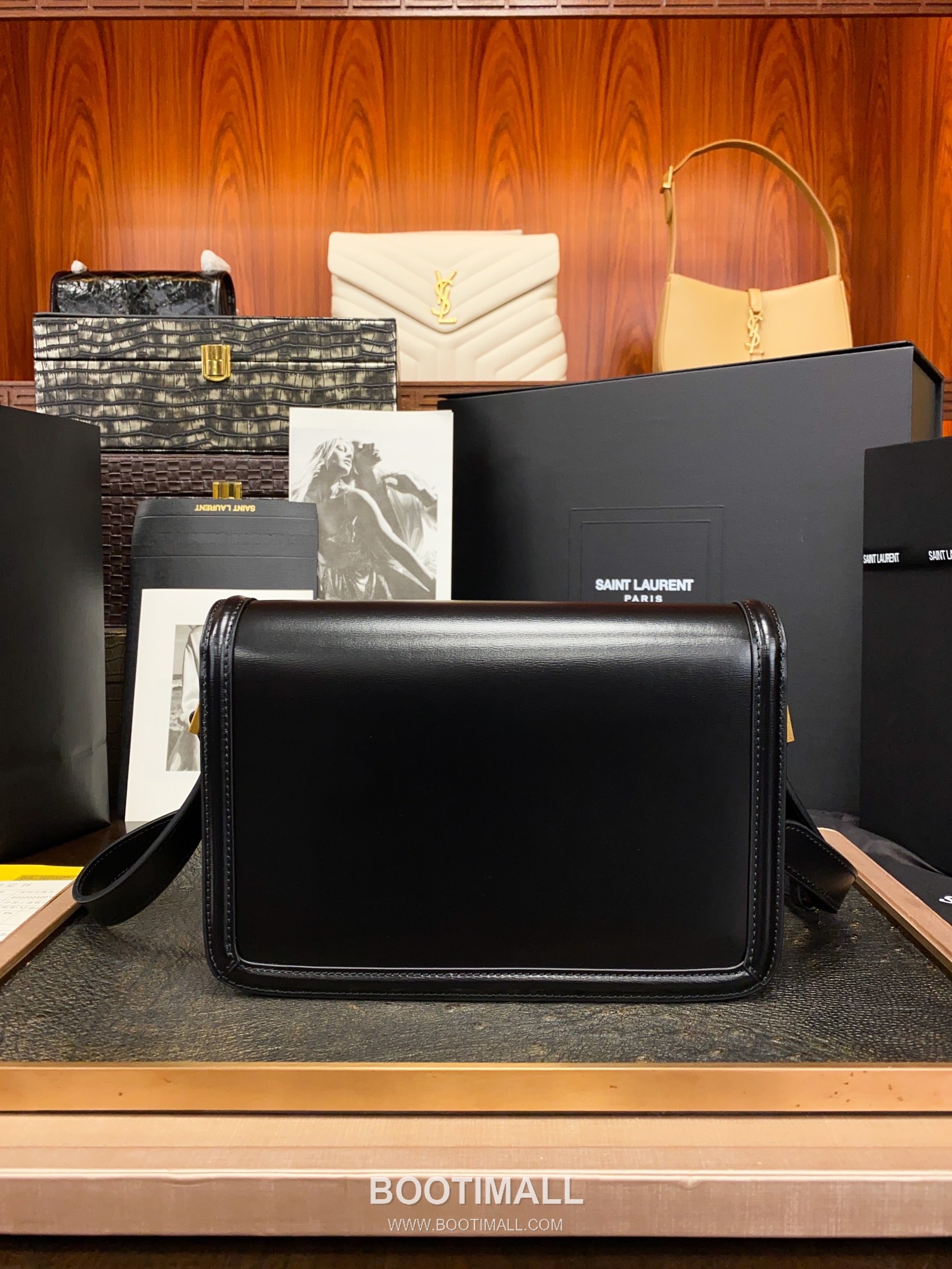 Saint Laurent Monogram Medium Grain Leather Flap Shoulder Bag with YSL Turn Lock 루이생로랑 모노그램 그레인 레더 플랩 숄더백 YSL 턴락 634305 23cm 12