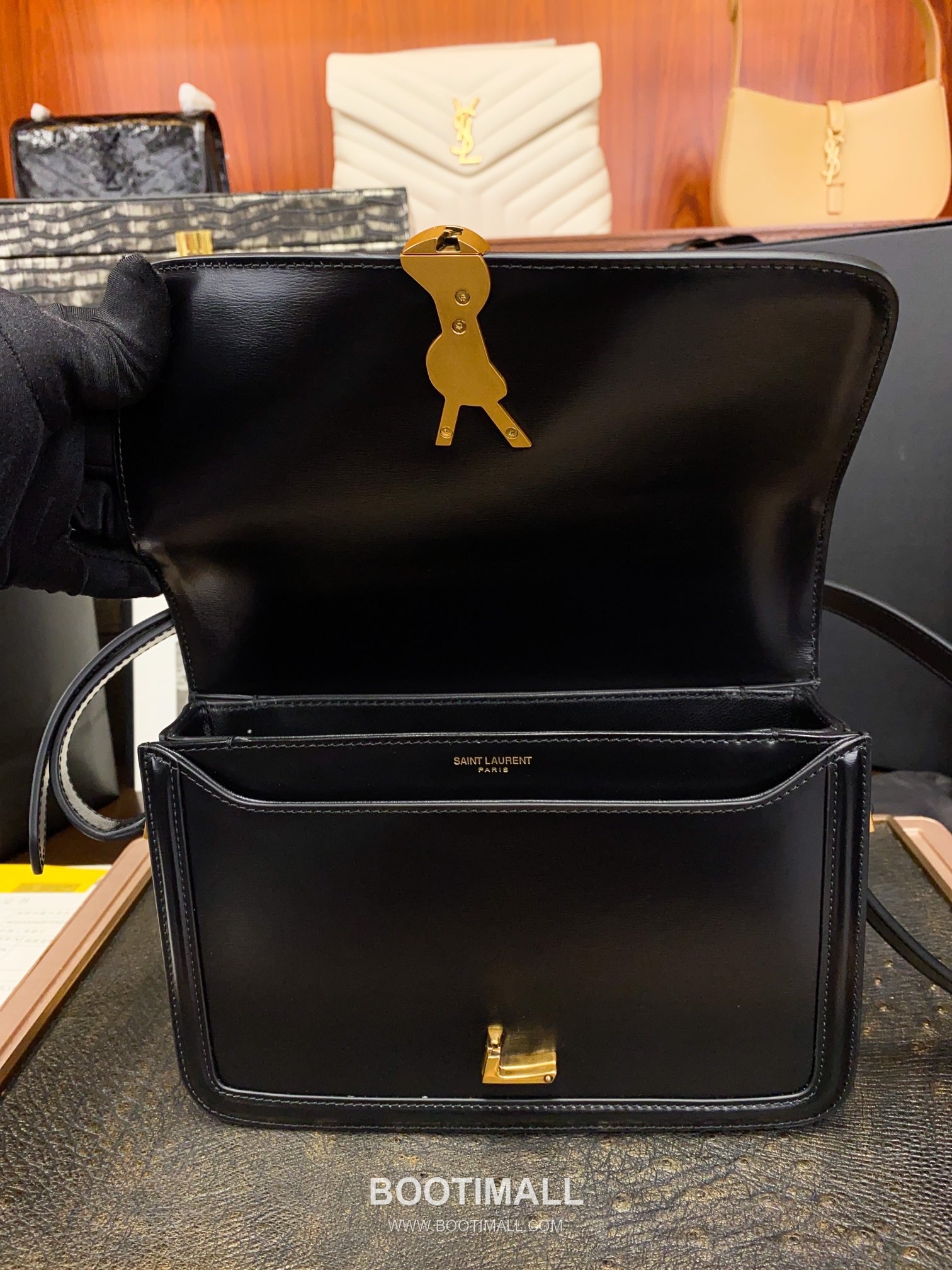 Saint Laurent Monogram Medium Grain Leather Flap Shoulder Bag with YSL Turn Lock 루이생로랑 모노그램 그레인 레더 플랩 숄더백 YSL 턴락 634305 23cm 16