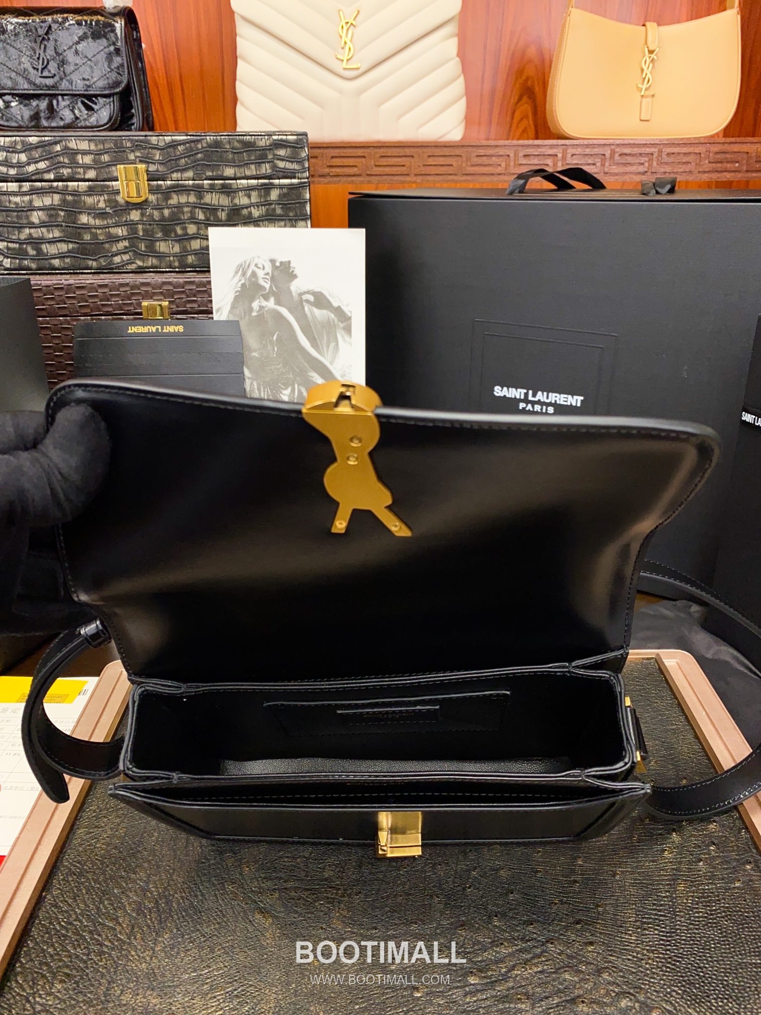 Saint Laurent Monogram Medium Grain Leather Flap Shoulder Bag with YSL Turn Lock 루이생로랑 모노그램 그레인 레더 플랩 숄더백 YSL 턴락 634305 23cm 17