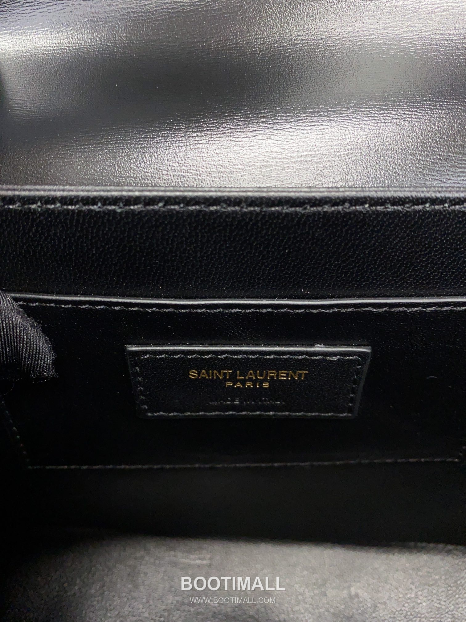 Saint Laurent Monogram Medium Grain Leather Flap Shoulder Bag with YSL Turn Lock 루이생로랑 모노그램 그레인 레더 플랩 숄더백 YSL 턴락 634305 23cm 18