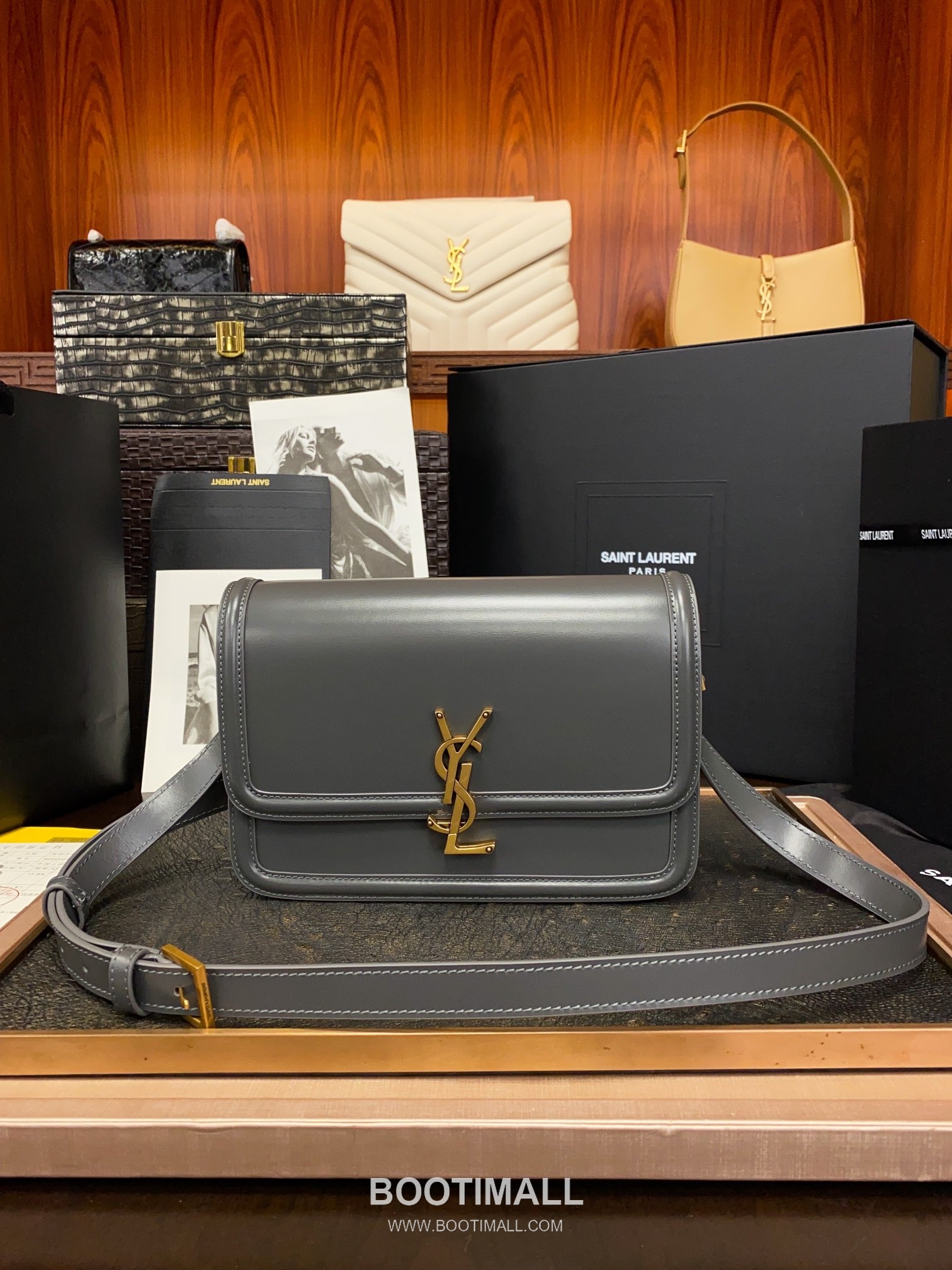 Saint Laurent Monogram Medium Grain Leather Flap Shoulder Bag with YSL Turn Lock 루이생로랑 모노그램 그레인 레더 플랩 숄더백 YSL 턴락 634305 23cm 1