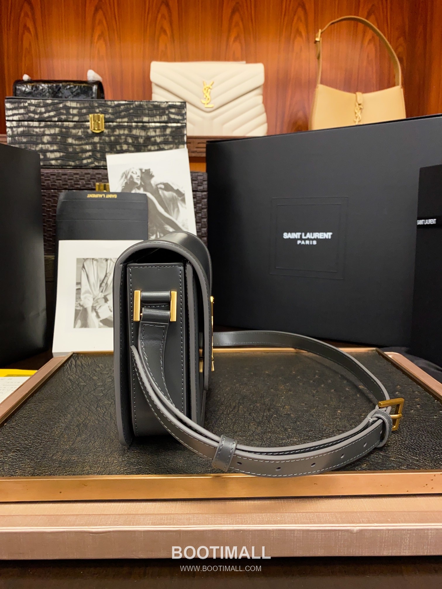 Saint Laurent Monogram Medium Grain Leather Flap Shoulder Bag with YSL Turn Lock 루이생로랑 모노그램 그레인 레더 플랩 숄더백 YSL 턴락 634305 23cm 2