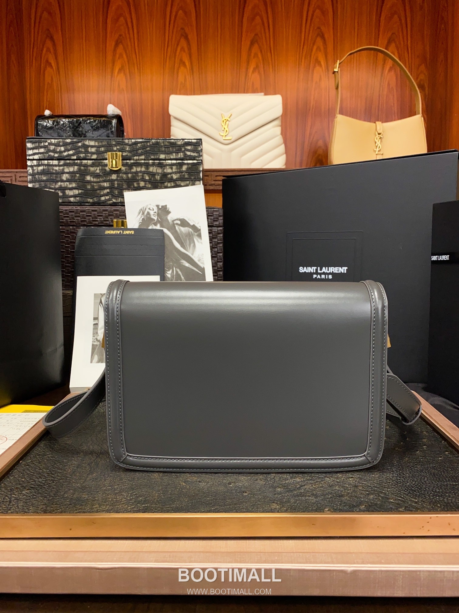 Saint Laurent Monogram Medium Grain Leather Flap Shoulder Bag with YSL Turn Lock 루이생로랑 모노그램 그레인 레더 플랩 숄더백 YSL 턴락 634305 23cm 3