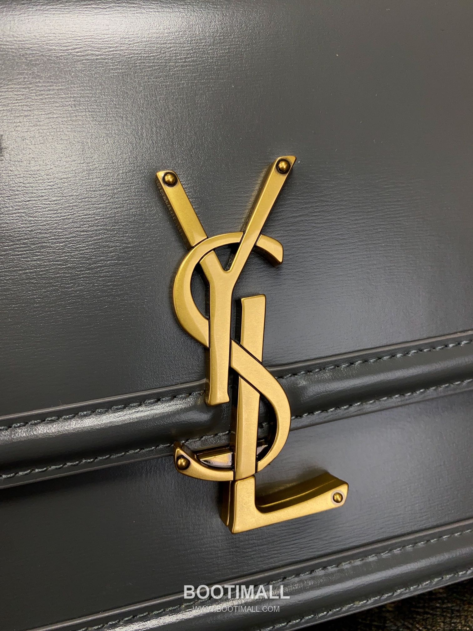 Saint Laurent Monogram Medium Grain Leather Flap Shoulder Bag with YSL Turn Lock 루이생로랑 모노그램 그레인 레더 플랩 숄더백 YSL 턴락 634305 23cm 5