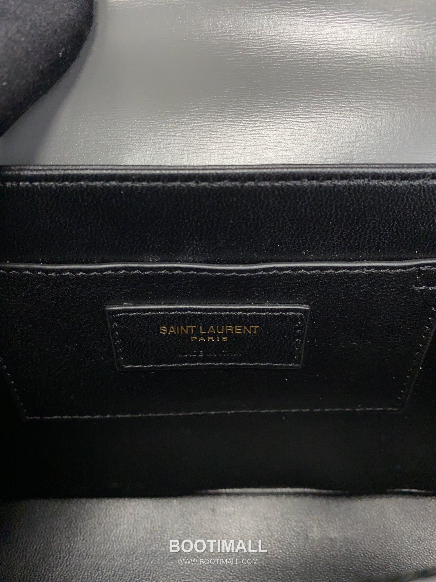 Saint Laurent Monogram Medium Grain Leather Flap Shoulder Bag with YSL Turn Lock 루이생로랑 모노그램 그레인 레더 플랩 숄더백 YSL 턴락 634305 23cm 9