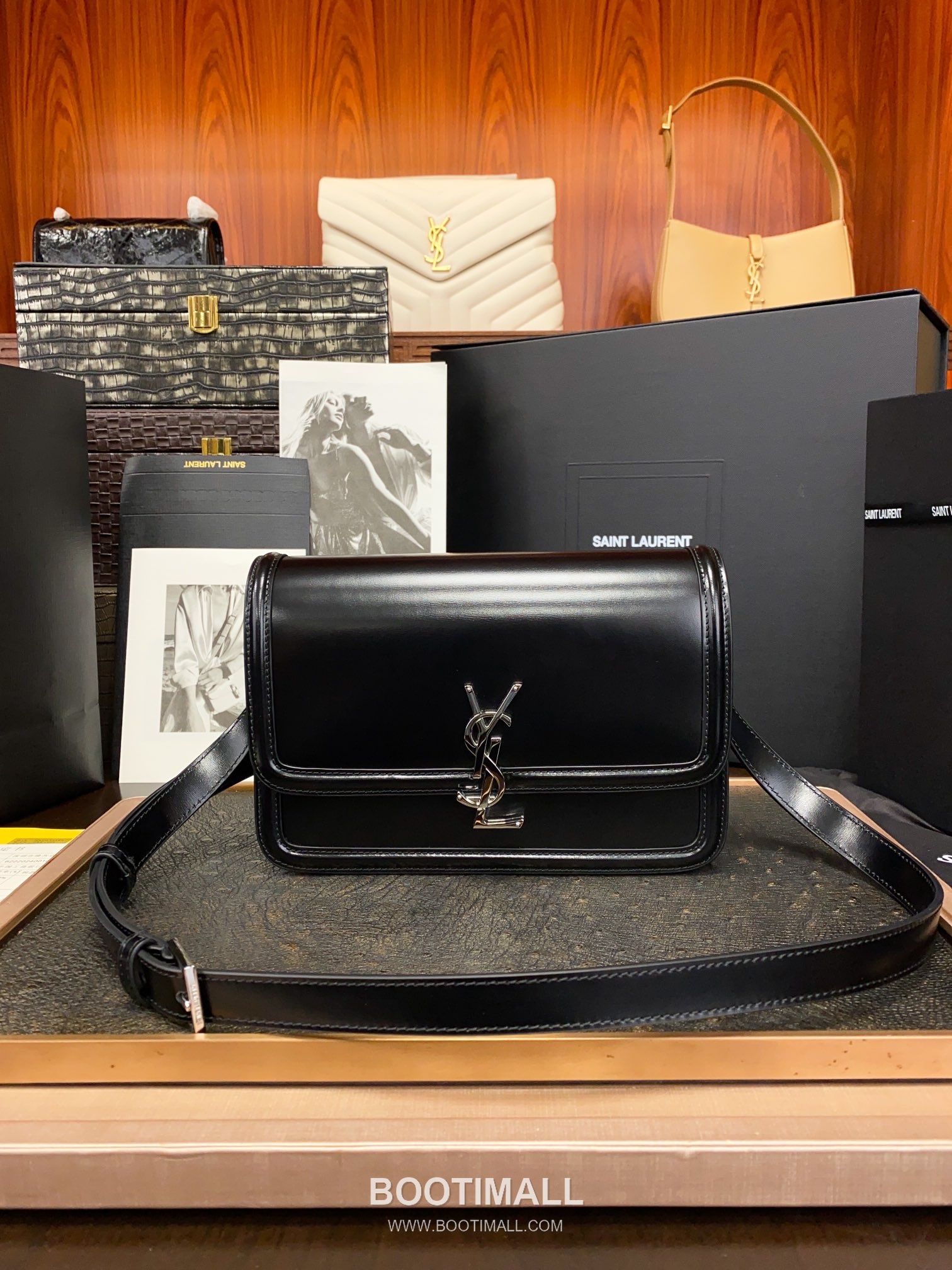 Saint Laurent Monogram Medium Grain Leather Flap Shoulder Bag with YSL Turn Lock 루이생로랑 모노그램 그레인 레더 플랩 숄더백 YSL 턴락 634305 23cm 1