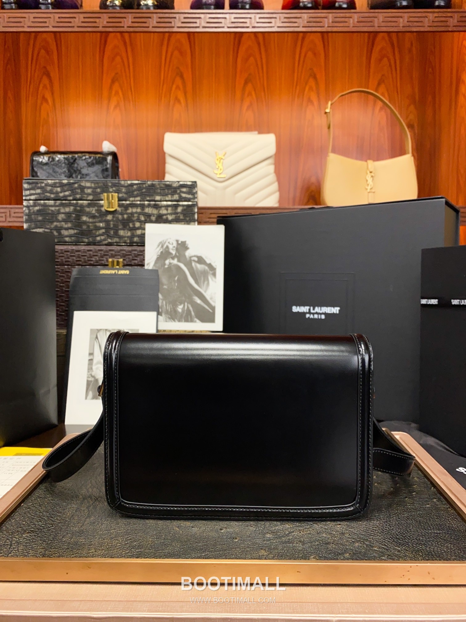 Saint Laurent Monogram Medium Grain Leather Flap Shoulder Bag with YSL Turn Lock 루이생로랑 모노그램 그레인 레더 플랩 숄더백 YSL 턴락 634305 23cm 3