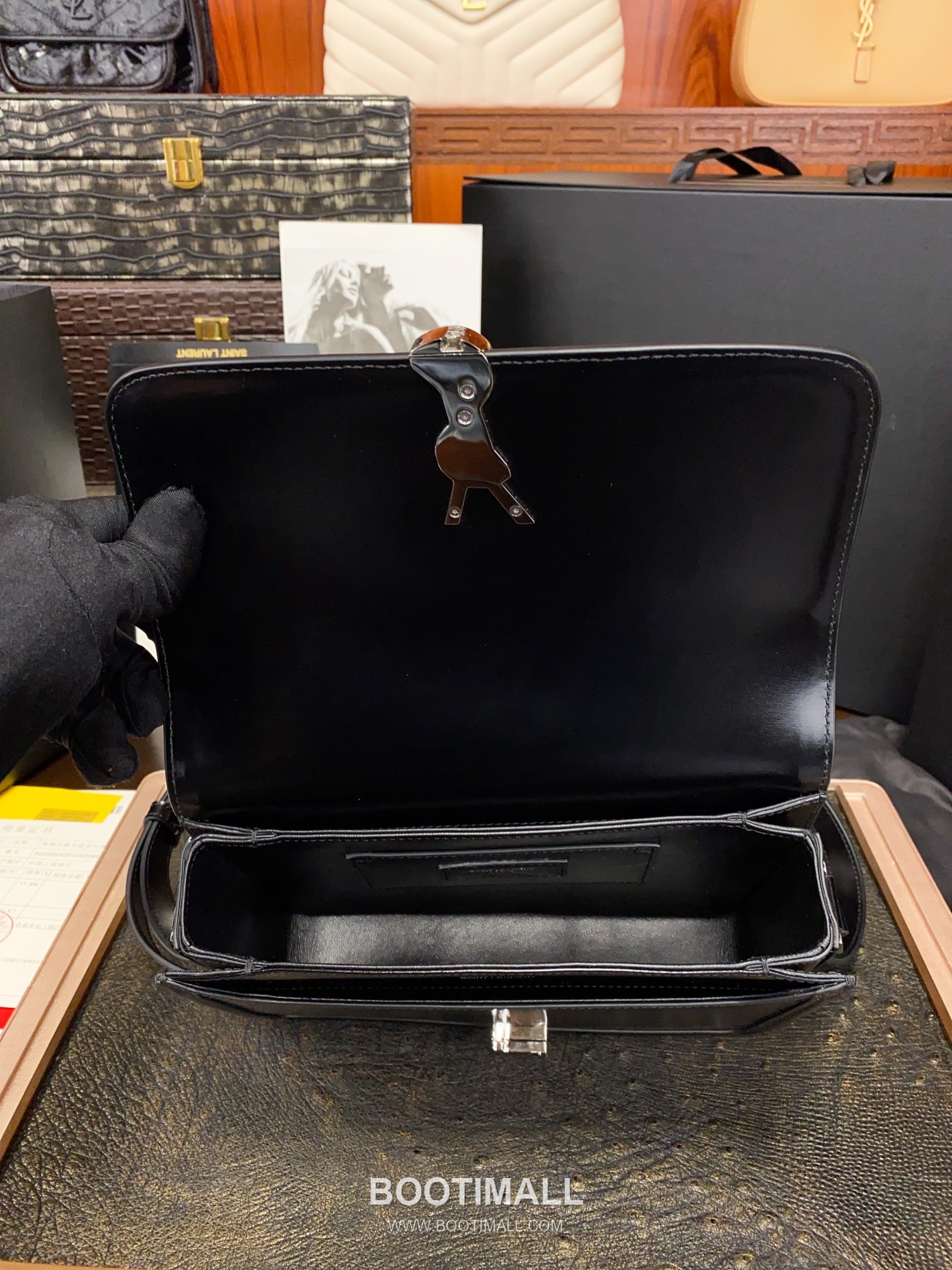 Saint Laurent Monogram Medium Grain Leather Flap Shoulder Bag with YSL Turn Lock 루이생로랑 모노그램 그레인 레더 플랩 숄더백 YSL 턴락 634305 23cm 8