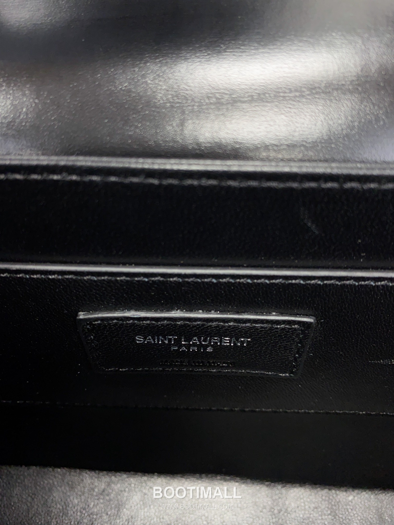 Saint Laurent Monogram Medium Grain Leather Flap Shoulder Bag with YSL Turn Lock 루이생로랑 모노그램 그레인 레더 플랩 숄더백 YSL 턴락 634305 23cm 9